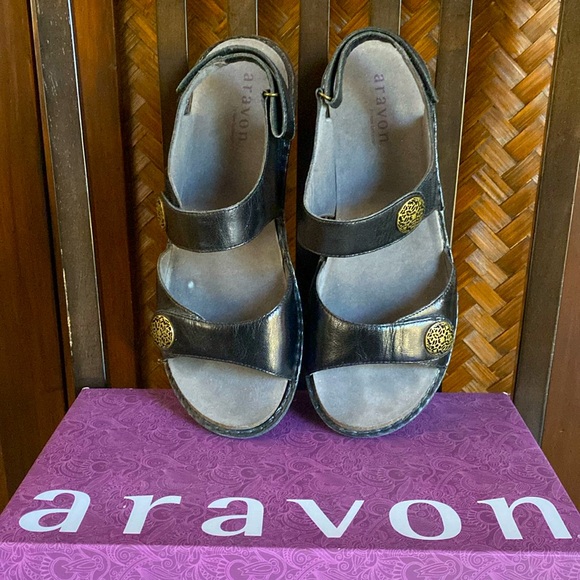 ARAVON by New Balance - Candace Sandal 12D - Picture 1 of 8